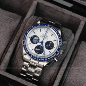 Alternative view of Omega Speedmaster 50th Anniversary Co-Axial Chronometer Chronograph 310.32.42.50.02.001 42mm “Silver Snoopy Award” – VIP Version