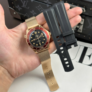 Alternative view of Omega Seamaster Diver 300M “James Bond 007” 210.90.42.20.01.003 42MM Bronze Gold – VIP Version
