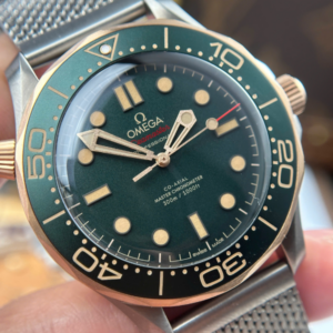 Omega Seamaster Diver 300M “James Bond 007” 210.90.42.20.10.001 42MM Bronze Gold Titanium – VIP Version - Görsel 5