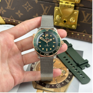 Alternative view of Omega Seamaster Diver 300M “James Bond 007” 210.90.42.20.10.001 42MM Bronze Gold Titanium – VIP Version