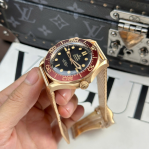Omega Seamaster Diver 300M “James Bond 007” 210.90.42.20.01.003 42MM Bronze Gold – VIP Version - Görsel 5