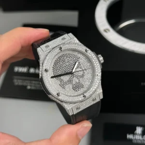 Hublot Classic Fusion SKULL Full Diamonds Moissanite Pave 42mm Black Dial – Handcrafted Diamod - Görsel 3