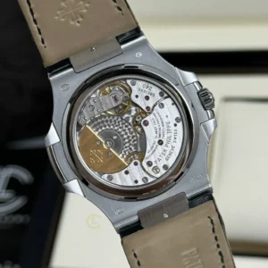 Patek Philippe Nautilus 5722G-001 40mm Custom Moissanite Baugette Blue Dial – Handcrafted Diamond - Görsel 6