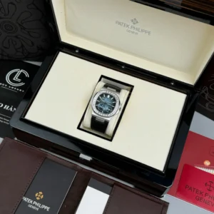Patek Philippe Nautilus 5722G-001 40mm Custom Moissanite Baugette Blue Dial – Handcrafted Diamond - Görsel 8