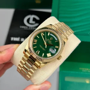 Alternative view of Rolex Day Date 40mm 180gram Yellow Gold Green Dial 228238 – VIP Version