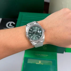 Rolex Datejust 41mm Sliver Green Motif Dial 126334 – VIP Version - Görsel 4