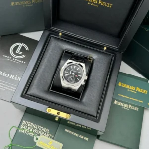 Alternative view of Vacheron Constantin Overseas Dual Time 7900V 41mm Black Dial Steel – VIP Version