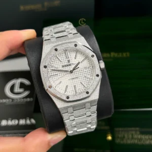 Alternative view of Audemars Piguet Royal Oak Frosted Gold 41mm Silver Dial Steel – VIP Version