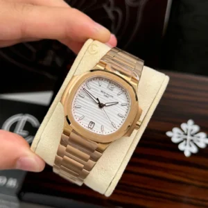 Patek Philippe Nautilus 7118/1R-001 35.2mm White Dial Rose Gold – VIP Version - Görsel 3