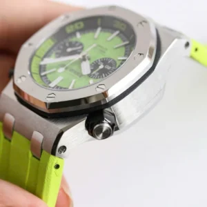 Audemars Piguet Royal Oak Offshore Diver Chronograph in Green 26703ST 42mm – VIP Version - Görsel 7