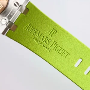 Audemars Piguet Royal Oak Offshore Diver Chronograph in Green 26703ST 42mm – VIP Version - Görsel 10
