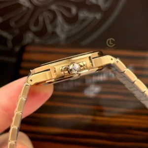 Patek Philippe Nautilus 7118/1R-011 32.5mm White Dial Rose Gold – VIP VERSION - Görsel 5