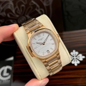 Patek Philippe Nautilus 7118/1R-011 32.5mm White Dial Rose Gold – VIP VERSION - Görsel 4