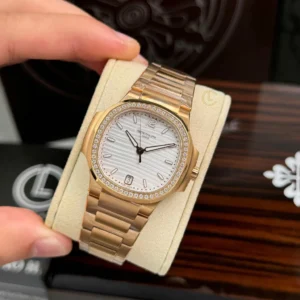 Patek Philippe Nautilus 7118/1R-011 32.5mm White Dial Rose Gold – VIP VERSION - Görsel 3