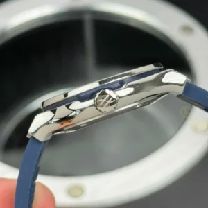 Hublot Classic Fusion Diamonds Moissanite Pave 33mm Blue Dial – Handcrafted Diamod - Görsel 4