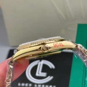 Rolex Day Date M228238-0004 40mm Black Dial Yellow Gold – VIP Version - Görsel 6