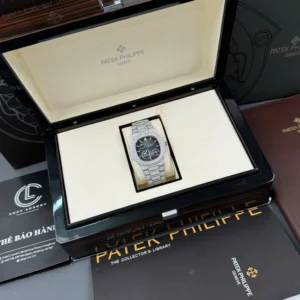 Patek Philippe Nautilus 5712/1A 40mm Blue Dial Full Moissanite Hongkong – Customize Diamod - Görsel 12