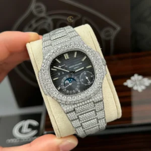 Patek Philippe Nautilus 5712/1A 40mm Blue Dial Full Moissanite Hongkong – Customize Diamod - Görsel 3