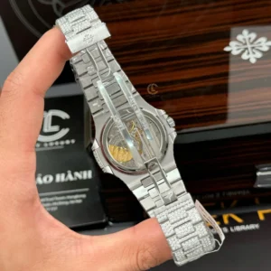 Patek Philippe Nautilus 5712/1A 40mm Blue Dial Full Moissanite Hongkong – Customize Diamod - Görsel 10