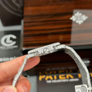 Patek Philippe Nautilus 5712/1A 40mm Blue Dial Full Moissanite Hongkong – Customize Diamod - Görsel 7