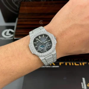 Patek Philippe Nautilus 5712/1A 40mm Blue Dial Full Moissanite Hongkong – Customize Diamod - Görsel 6