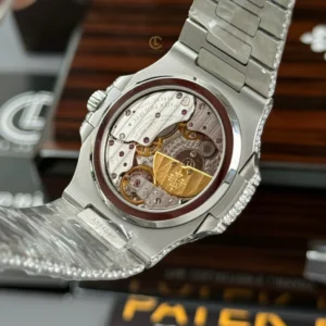 Patek Philippe Nautilus 5712/1A 40mm Blue Dial Full Moissanite Hongkong – Customize Diamod - Görsel 9