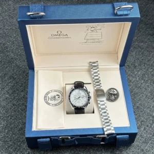 Alternative view of Omega Speedmaster Apollo 13 Silver Snoopy 311.32.42.30.04.003 42mm – VIP Version