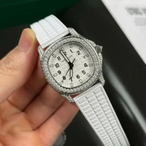 Patek Philippe Aquanaut 5067A-011 White full moissanite 35mm – Handcrafted Diamod - Görsel 3