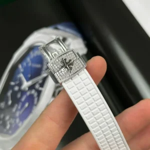 Patek Philippe Aquanaut 5067A-011 White full moissanite 35mm – Handcrafted Diamod - Görsel 6