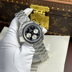 Alternative view of Omega Speedmaster Moonwatch 326.30.40.50.01.002 – VIP Version