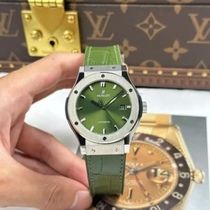 Hublot Classic Fusion Titanium Green 542.NX.8970.LR 42mm – VIP Version - Görsel 3