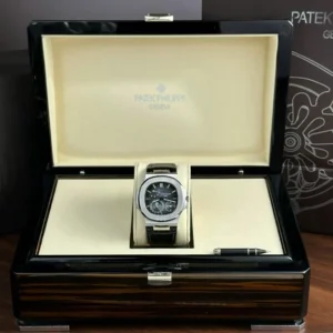 Alternative view of Patek Philippe Nautilus 5712/1A – 001 Blue Dial V3-2025 – VIP Version