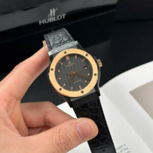 Hublot Classic Fusion Ceramic Carbon Dial King Gold JJZ 42mm Base – VIP Version - Görsel 4