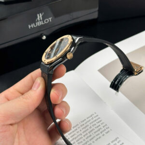 Hublot Classic Fusion Ceramic Carbon Dial King Gold JJZ 42mm Base – VIP Version - Görsel 6