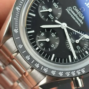 Alternative view of Omega Speedmaster Moonwatch Professional 310.30.42.50.01.002 – VIP Version