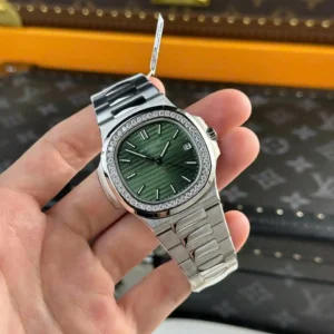 Patek Nautilus 5713G Green Dial 40mm Moissanite – Handcrafted Diamod - Görsel 3