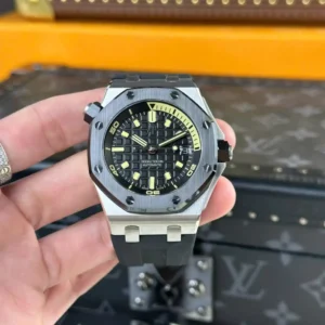 Audemars Piguet Royal Oak Offshore Diver 15720ST 42mm Black Dial – VIP Version - Görsel 3