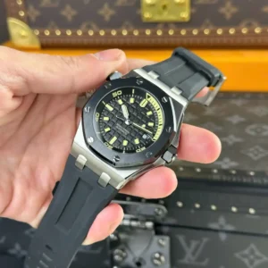 Audemars Piguet Royal Oak Offshore Diver 15720ST 42mm Black Dial – VIP Version - Görsel 4