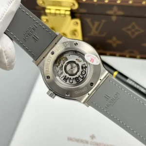 Hublot Classic Fusion Essential Grey 42mm Titanium – VIP Version - Görsel 3