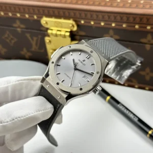 Hublot Classic Fusion Essential Grey 42mm Titanium – VIP Version - Görsel 5