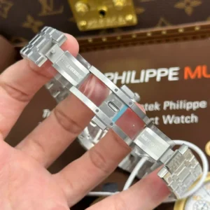 Audemars Piguet Royal Oak Flying Tourbillon 26530TI.OO.1220TI.01 41mm – VIP Version - Görsel 10